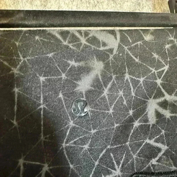 Lululemon Zig Zag Mesh Wunder Under - Size 4 - Picture 4 of 4